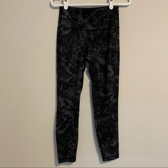 Lole High Waisted Activewear Gray and Black Leggings - Picture 2 of 7